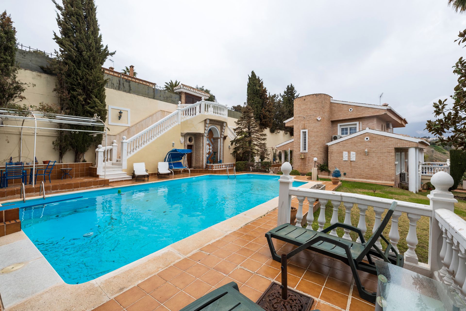 Piscina de Casa o xalet en venda en  Granada Capital amb Aire condicionat, Calefacció i Jardí privat
