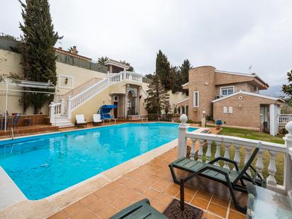 Piscina de Casa o xalet en venda en  Granada Capital amb Aire condicionat, Calefacció i Jardí privat