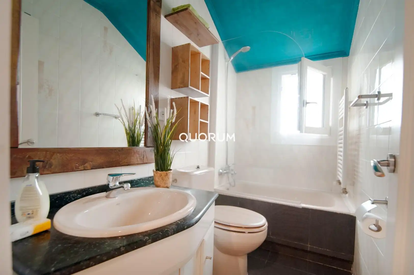 Bathroom of Flat for sale in Bilbao   with Heating, Terrace and Furnished