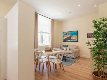 Studio with lift to rent in Centro