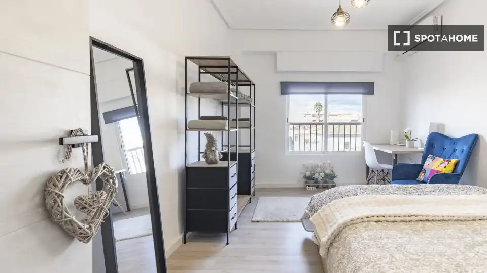 Schlafzimmer von Wohnungen zur untervermieten in Paterna mit Klimaanlage, Terrasse und Möbliert