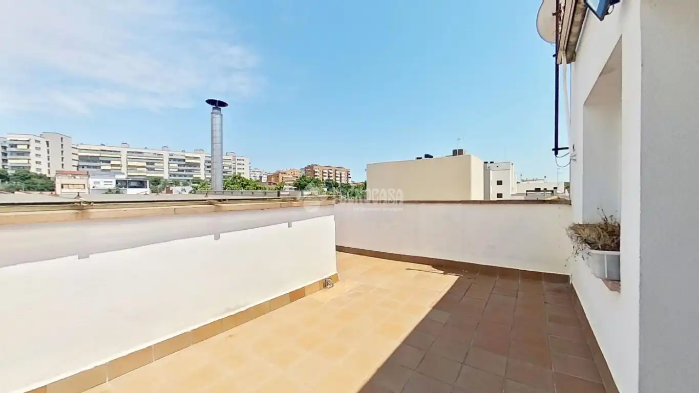 Terrassa de Casa adosada en venda en Cerdanyola del Vallès