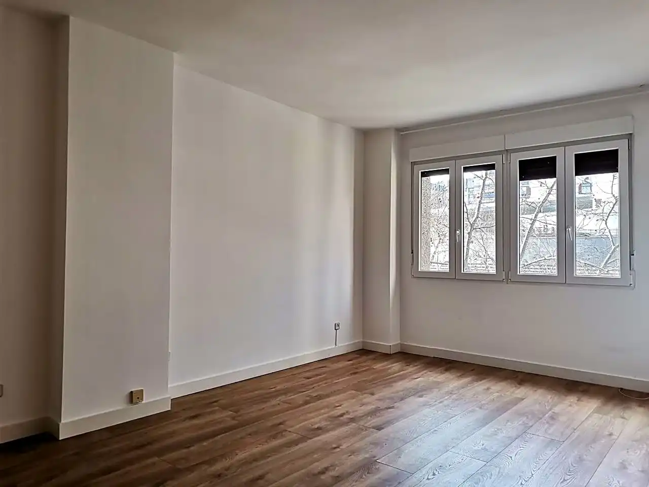 Schlafzimmer von Wohnung zur Miete in Madrid mit Klimaanlage, Heizung und Gemeinschaftspool