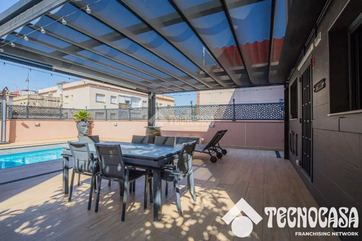 Terrassa de Casa o xalet en venda en Santa Coloma de Gramenet amb Aire condicionat, Calefacció i Terrassa