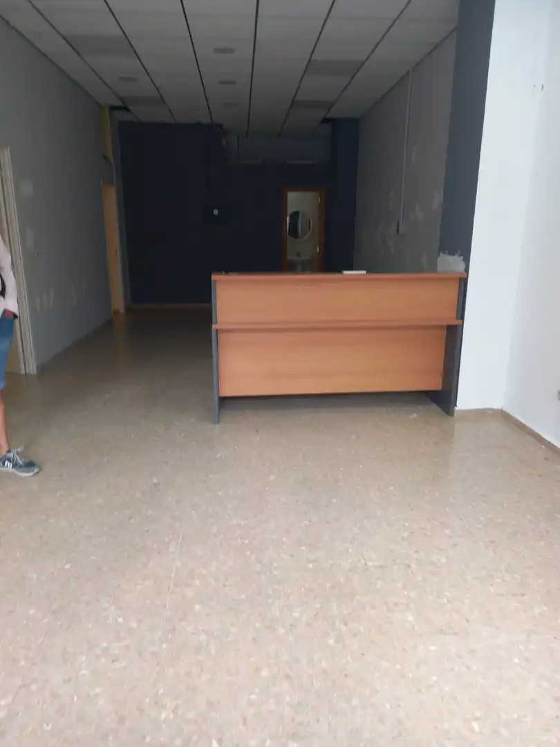 Local comercial en alquiler en calle hernan cortes, imagen 2