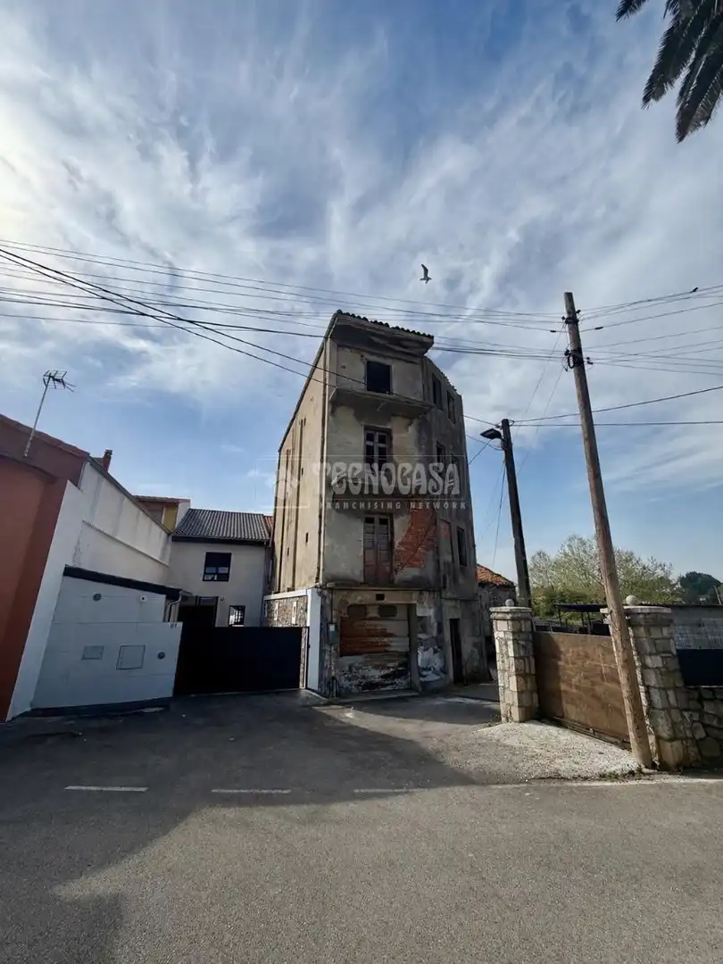 Vista exterior de Edificio en venta en Santander