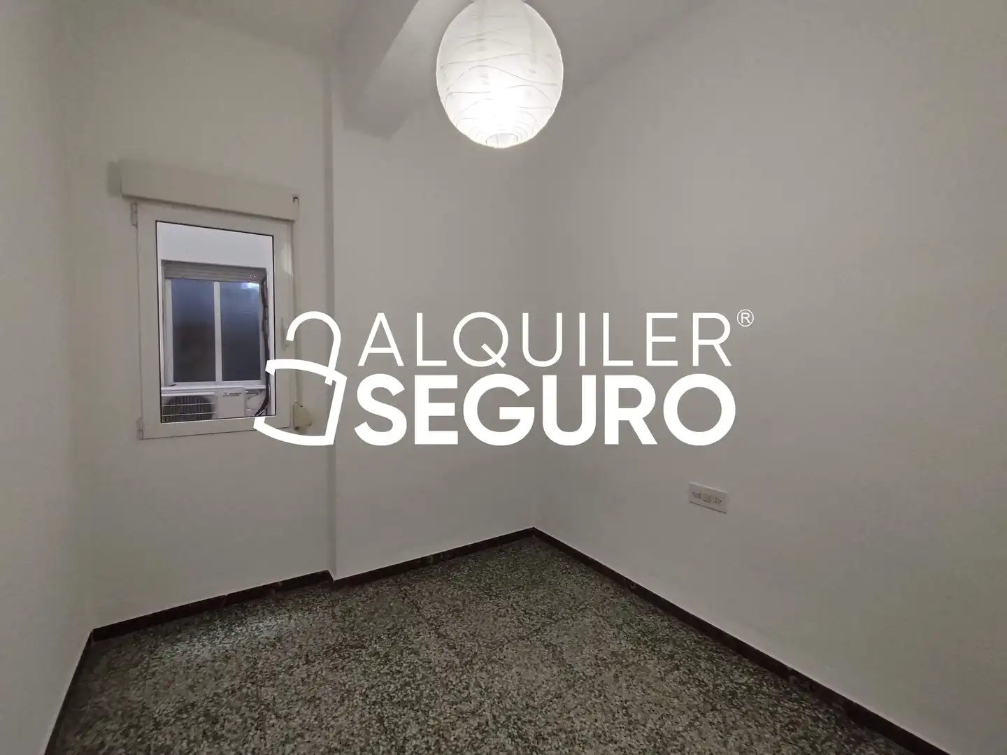 Schlafzimmer von Wohnung zur Miete in Valencia mit Klimaanlage