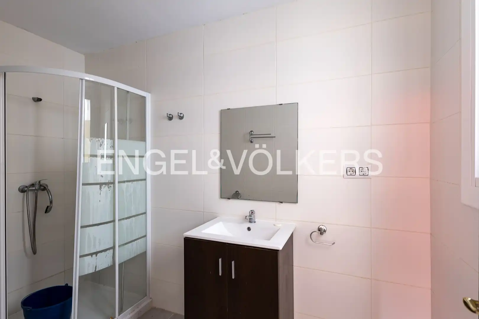 Badezimmer von Einfamilien-Reihenhaus zum Verkauf in Tarragona mit Klimaanlage, Heizung und Balkon