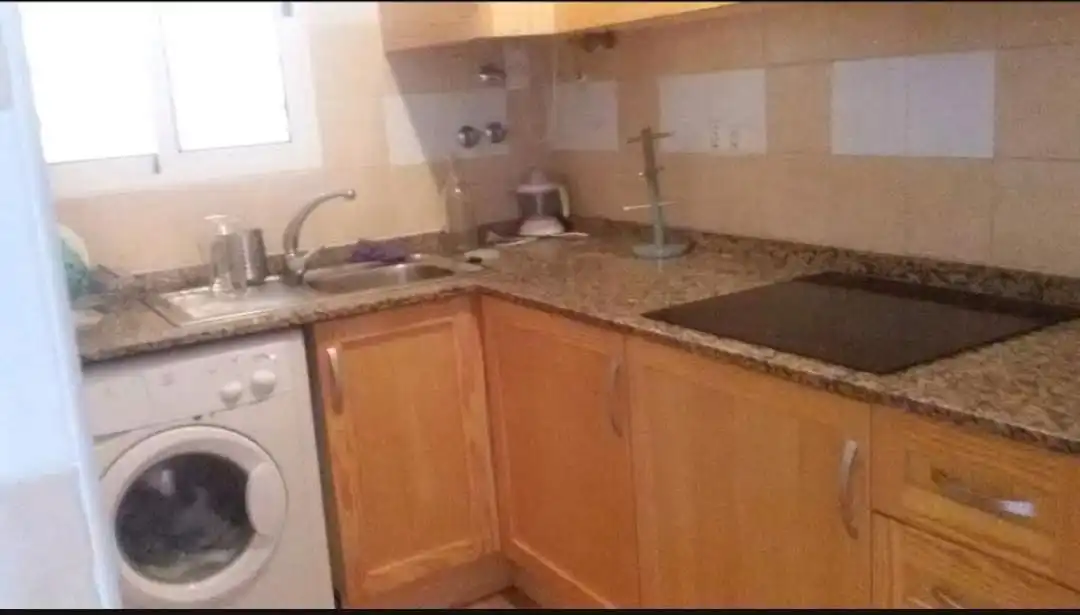Cuina de Apartament de lloguer en Torrevieja amb Aire condicionat, Calefacció i Piscina