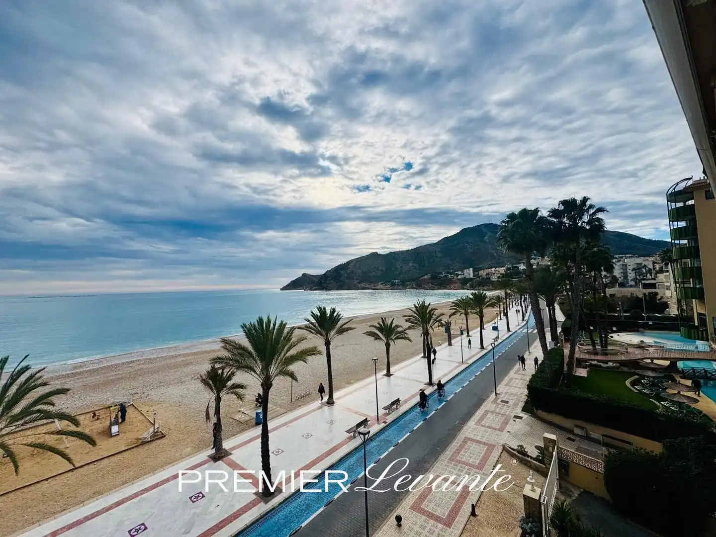 Vista exterior de Piso en venta en L'Alfàs del Pi con Aire acondicionado, Terraza y Balcón