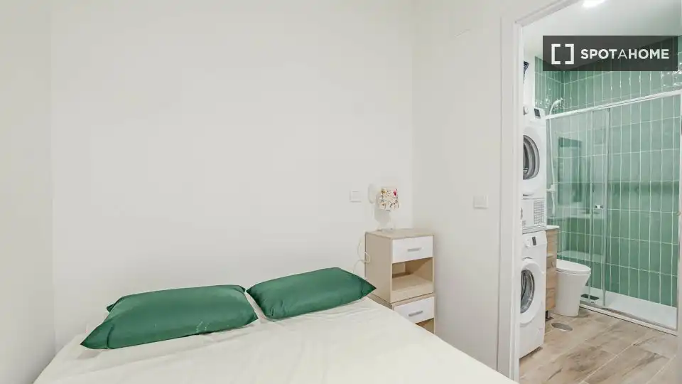 Habitación de Piso de alquiler en Madrid con Aire acondicionado, Calefacción y Amueblado