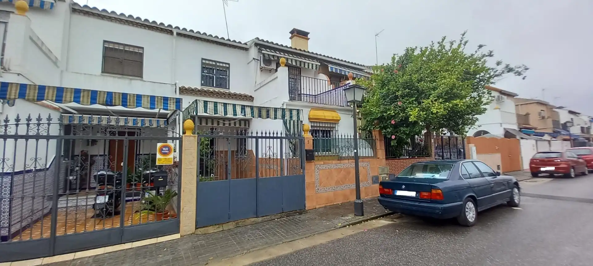 Vista exterior de Casa adosada en venta en Mairena del Aljarafe con Aire acondicionado, Calefacción y Terraza