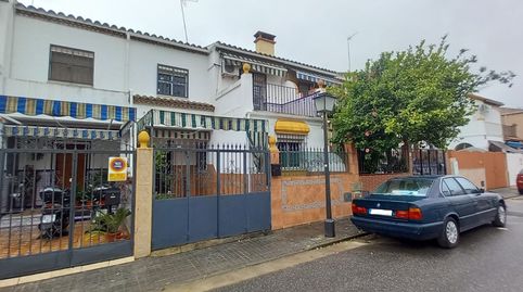 Foto 2 de Casa adosada en venta en Calle Geranio, Cavaleri, Mairena del Aljarafe