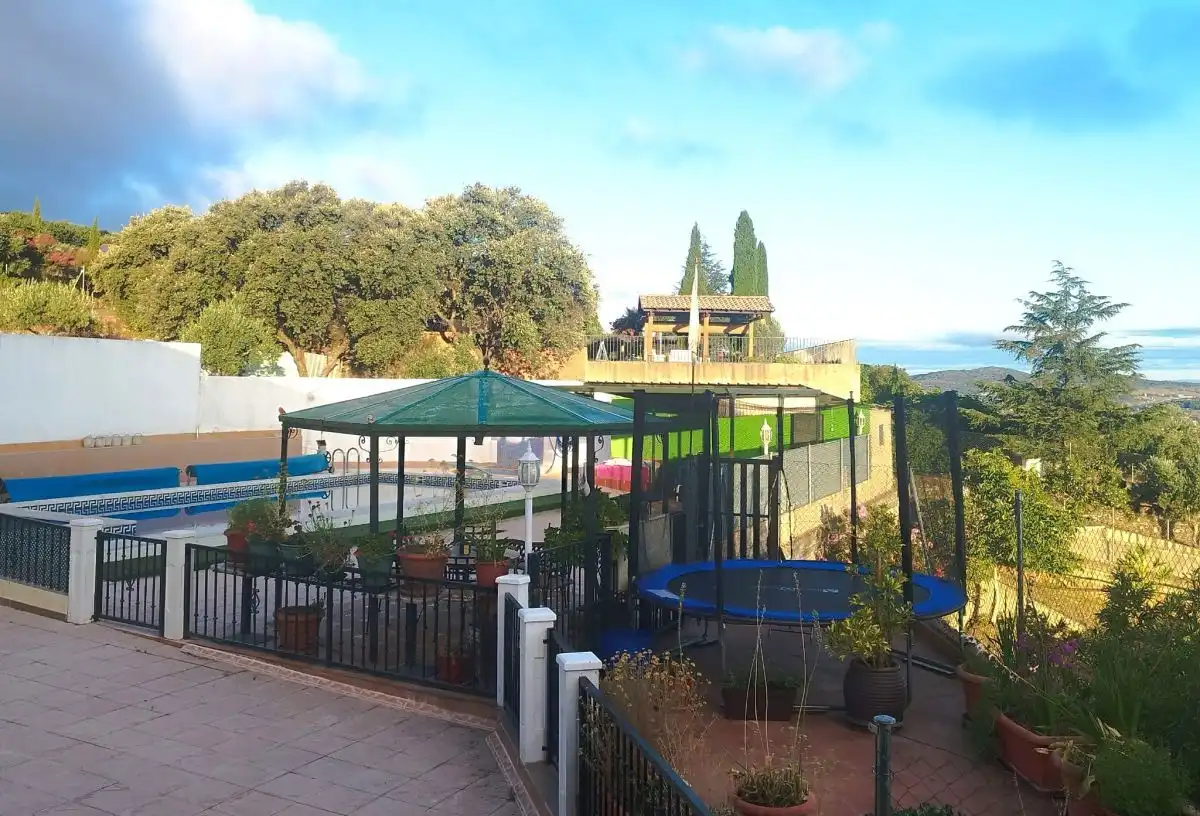 Piscina de Casa o xalet en venda en Plasencia amb Aire condicionat, Jardí privat i Terrassa