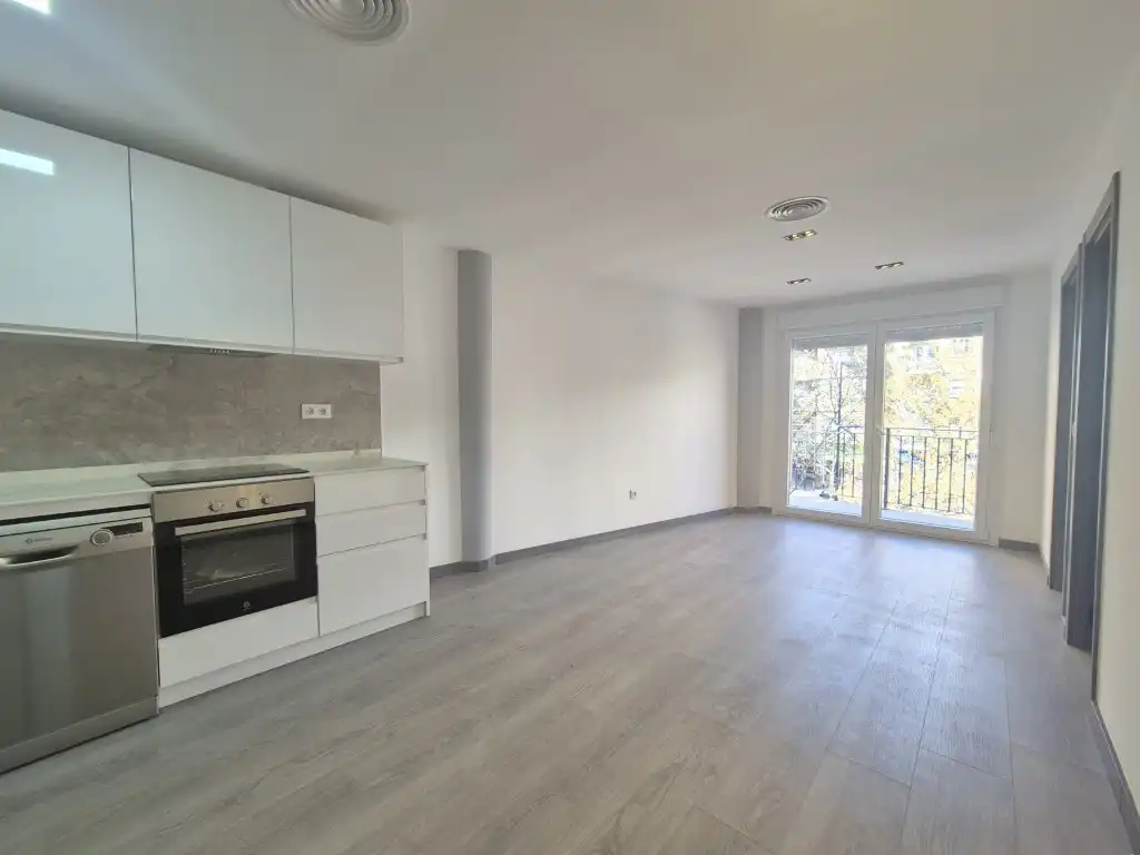Exterior view of Flat for sale in Zaragoza  with Air Conditioner, Oven and Washing machine