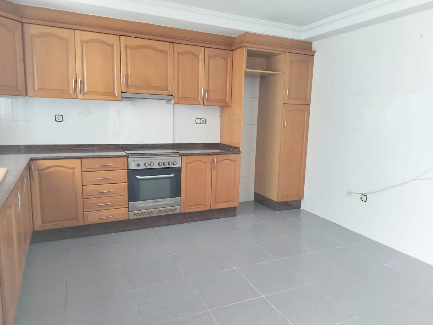 Cuina de Casa o xalet en venda en La Pobla de Vallbona amb Terrassa i Traster
