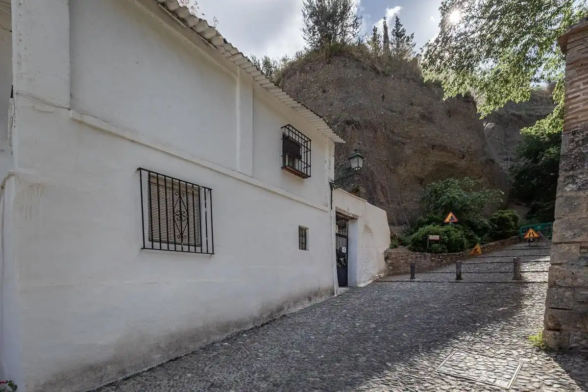 Vista exterior de Casa o xalet en venda en Granada amb Terrassa i Balcó