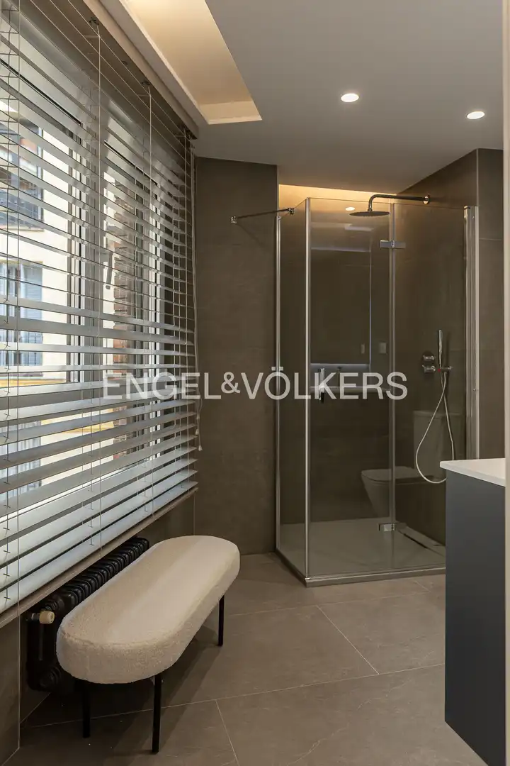Badezimmer von Wohnung zum Verkauf in Madrid mit Klimaanlage, Heizung und Parkett