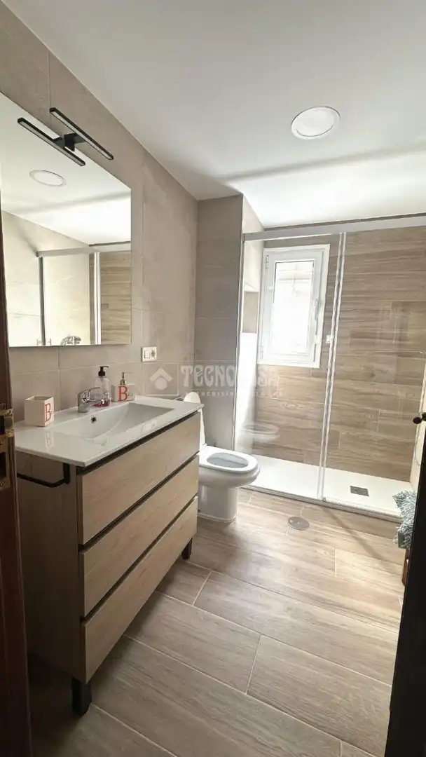 Bathroom of Flat for rent in Granada  with Heating and Balcony