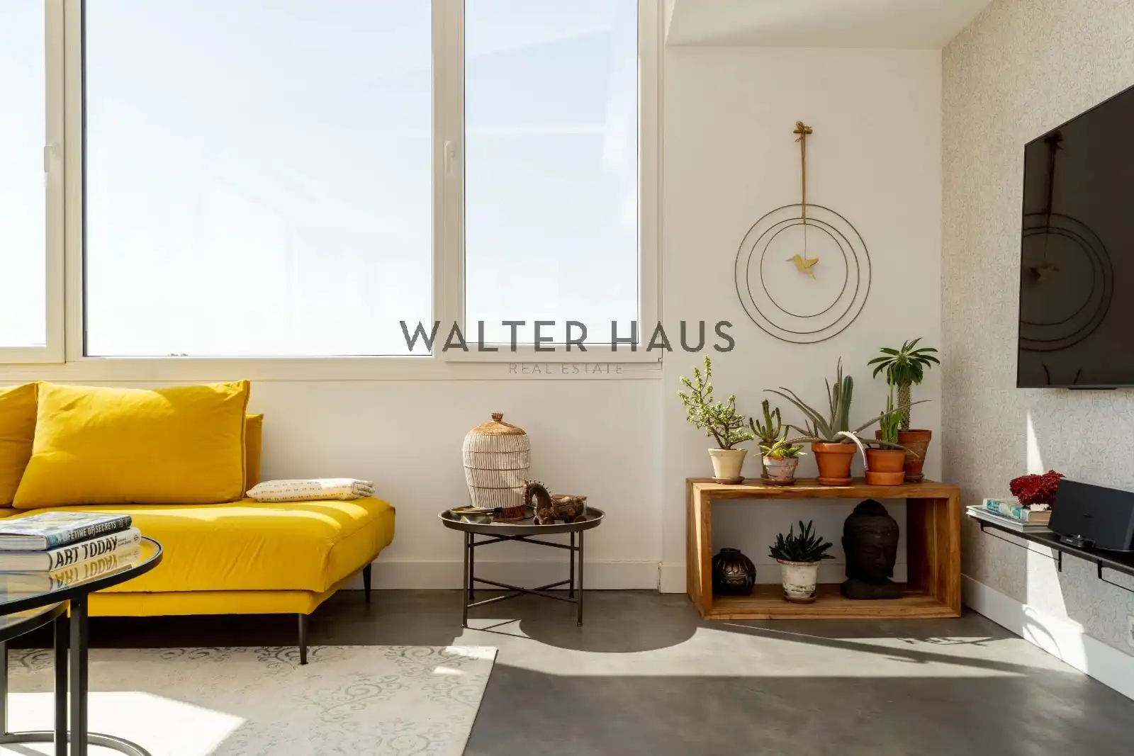 Living room of Flat for sale in Madrid  with Air Conditioner, Heating and Storage room