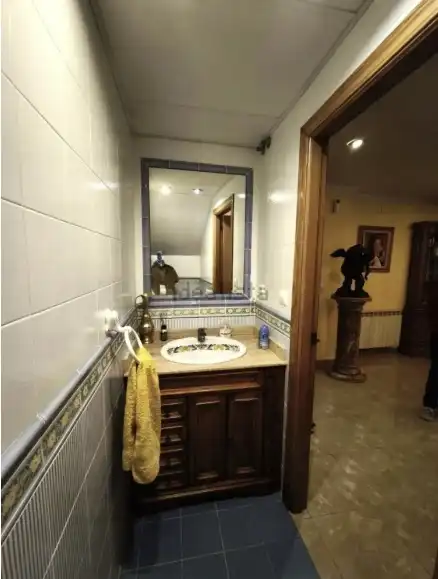 Badezimmer von Einfamilien-Reihenhaus zum Verkauf in Sedaví mit Klimaanlage, Terrasse und Balkon