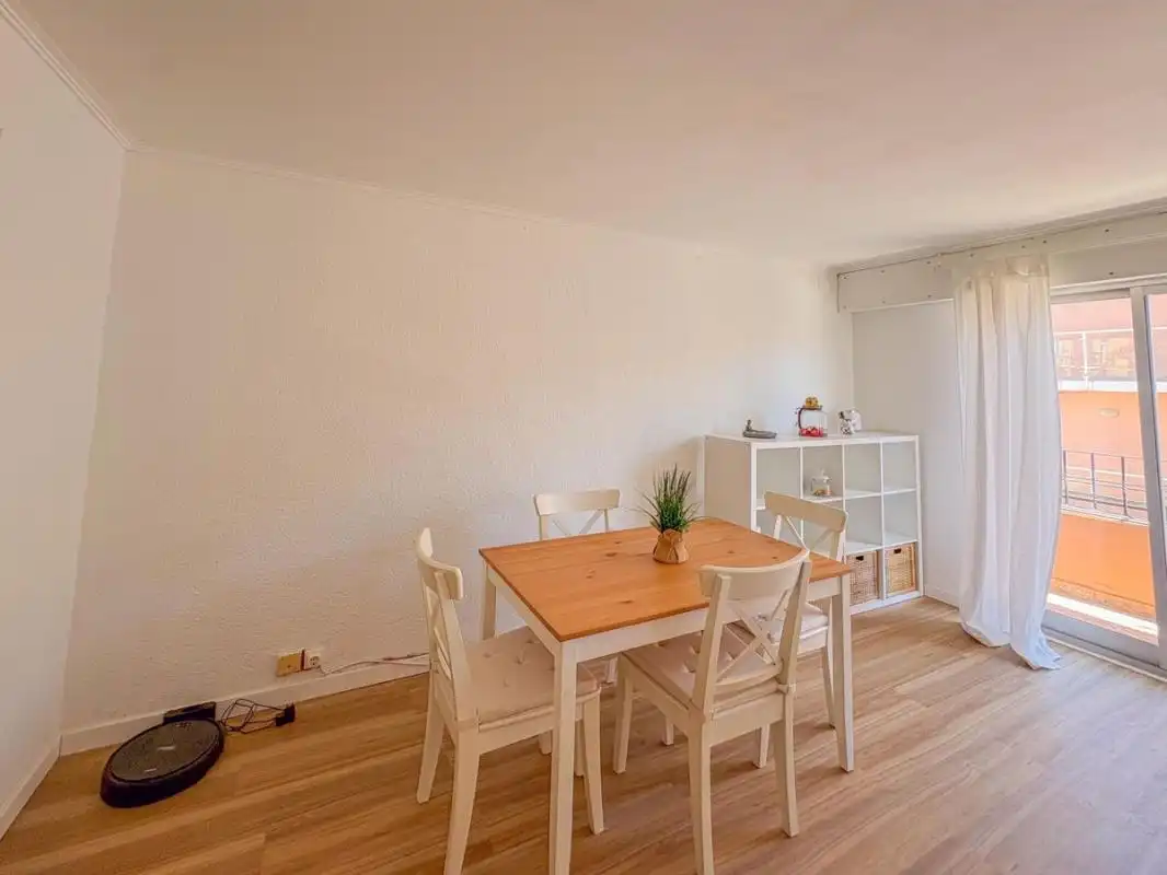 Casa rústica con terraza en venta en Carrer les Amèriques, imagen 4