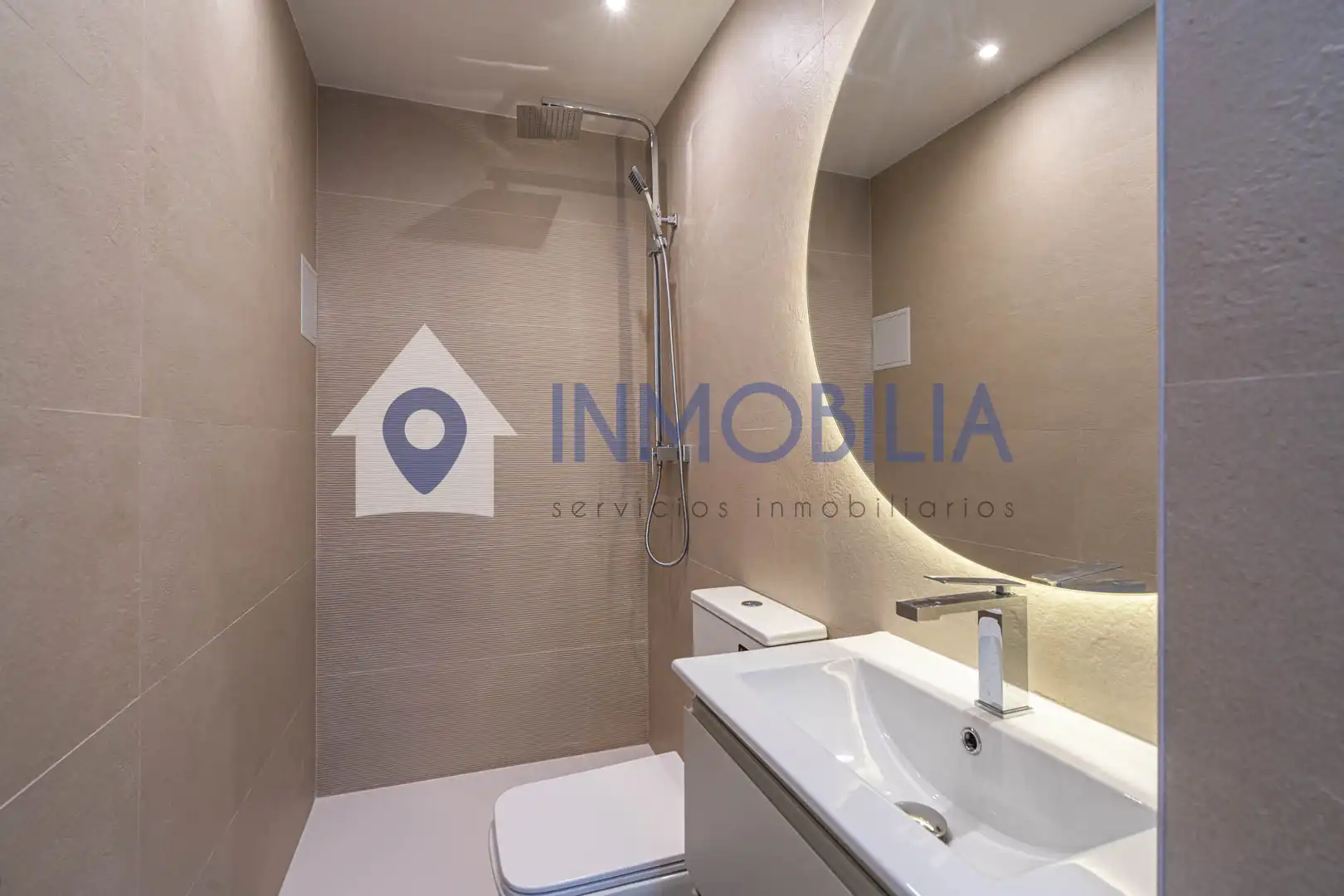 Bathroom of Flat for sale in Madrid  with Air Conditioner, Heating and Terrace