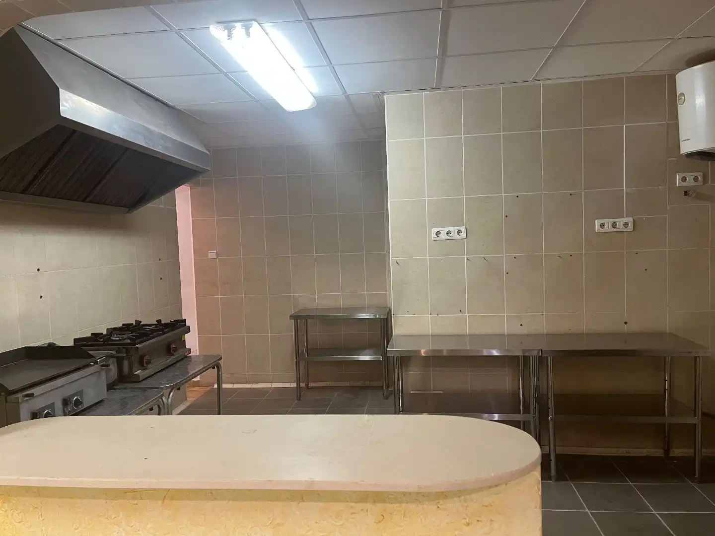 Küche von Geschaftsraum zur Miete in Torrevieja mit Klimaanlage und Terrasse