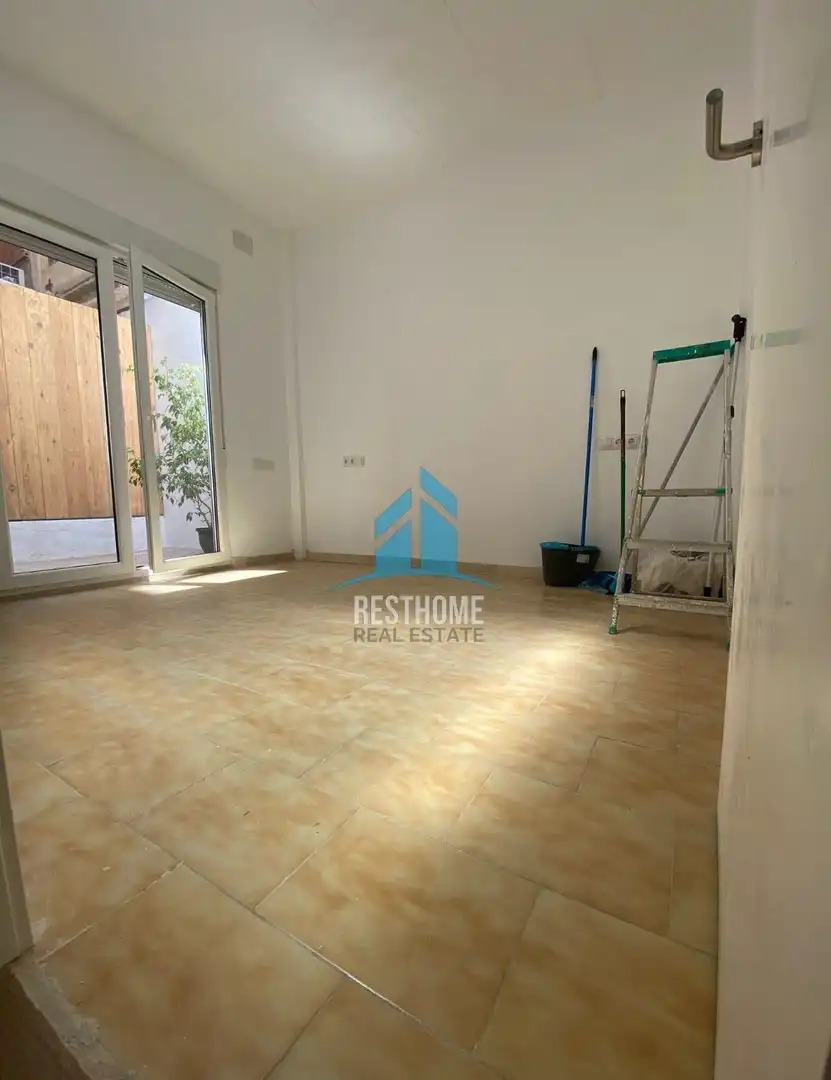 Exterior view of Ground floor for sale in Valencia  with Air Conditioner and Terrace