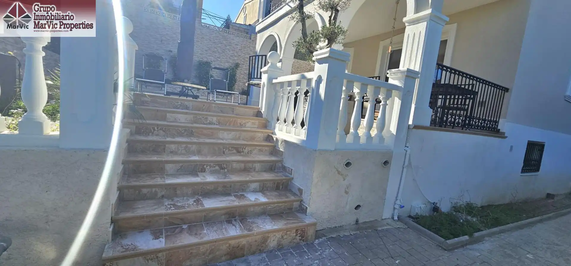 Vista exterior de Casa o xalet en venda en La Nucia amb Aire condicionat, Jardí privat i Terrassa