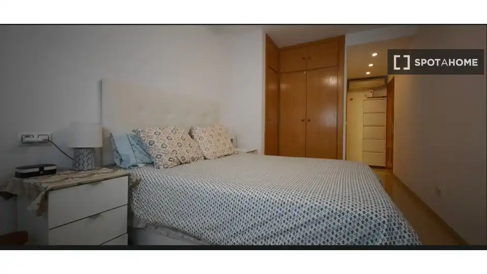 Bedroom of Flat for rent in Camins al Grau