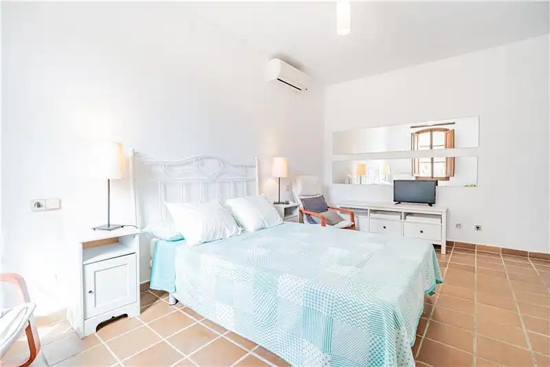 Schlafzimmer von Country house zum Verkauf in Calvià mit Heizung, Privatgarten und Terrasse