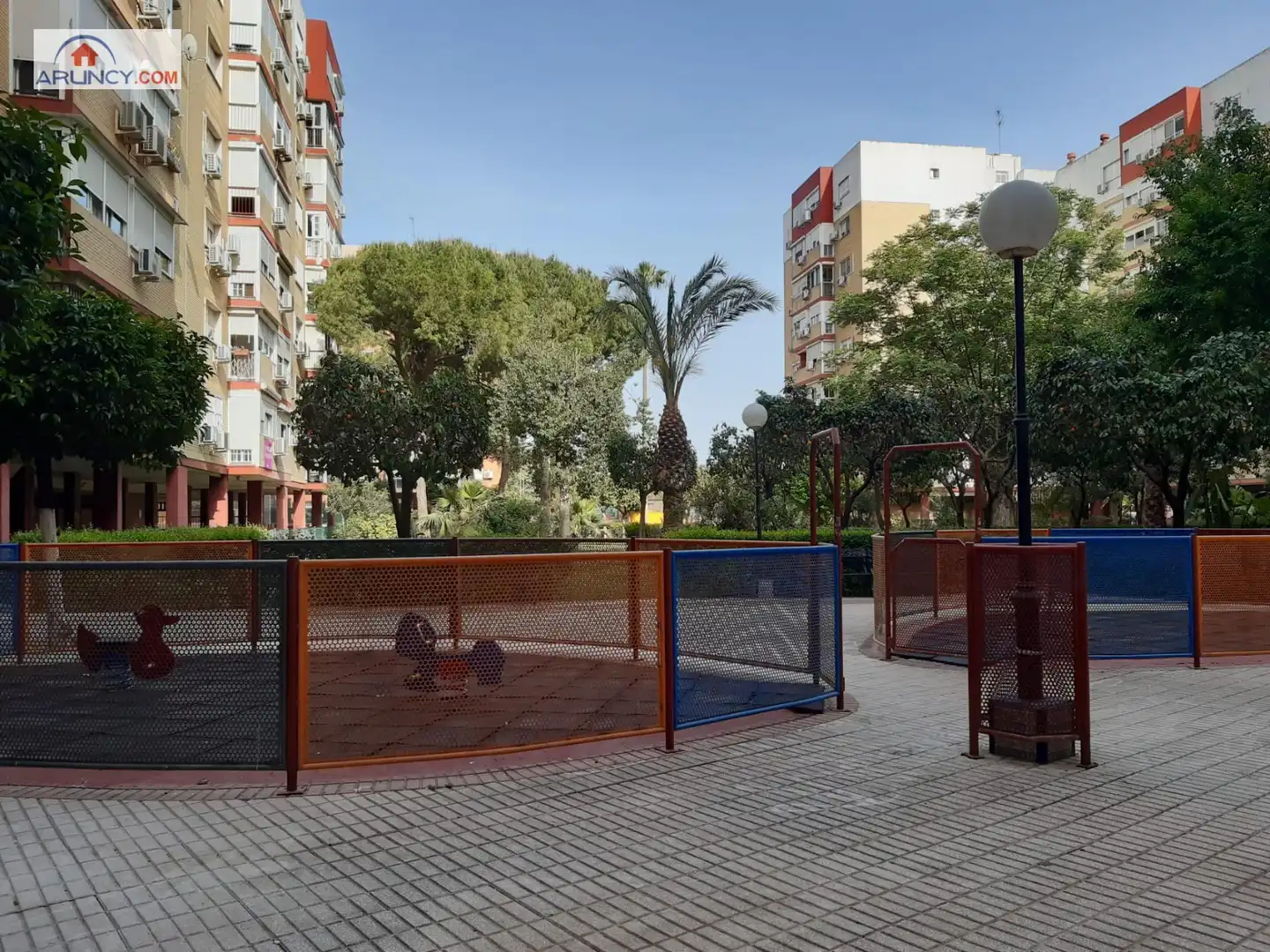 Vista exterior de Piso en venta en Sevilla con Aire acondicionado y Piscina comunitaria