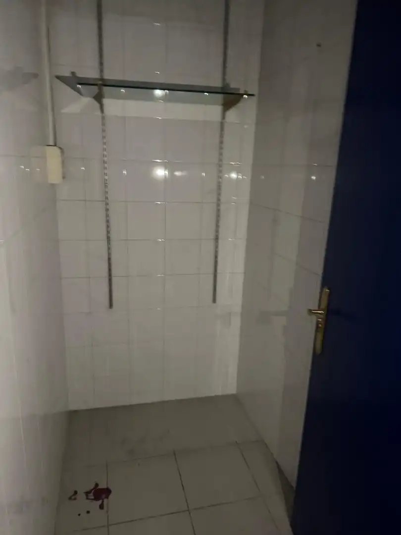 Bany de Local de lloguer en Valladolid amb Aire condicionat