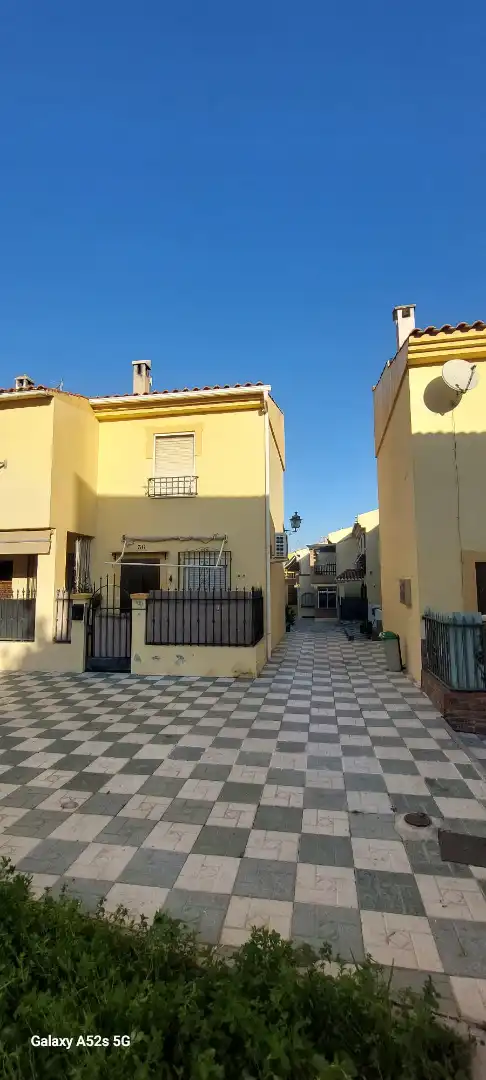 Vista exterior de Casa adosada en venta en Pulianas con Amueblado y Piscina comunitaria