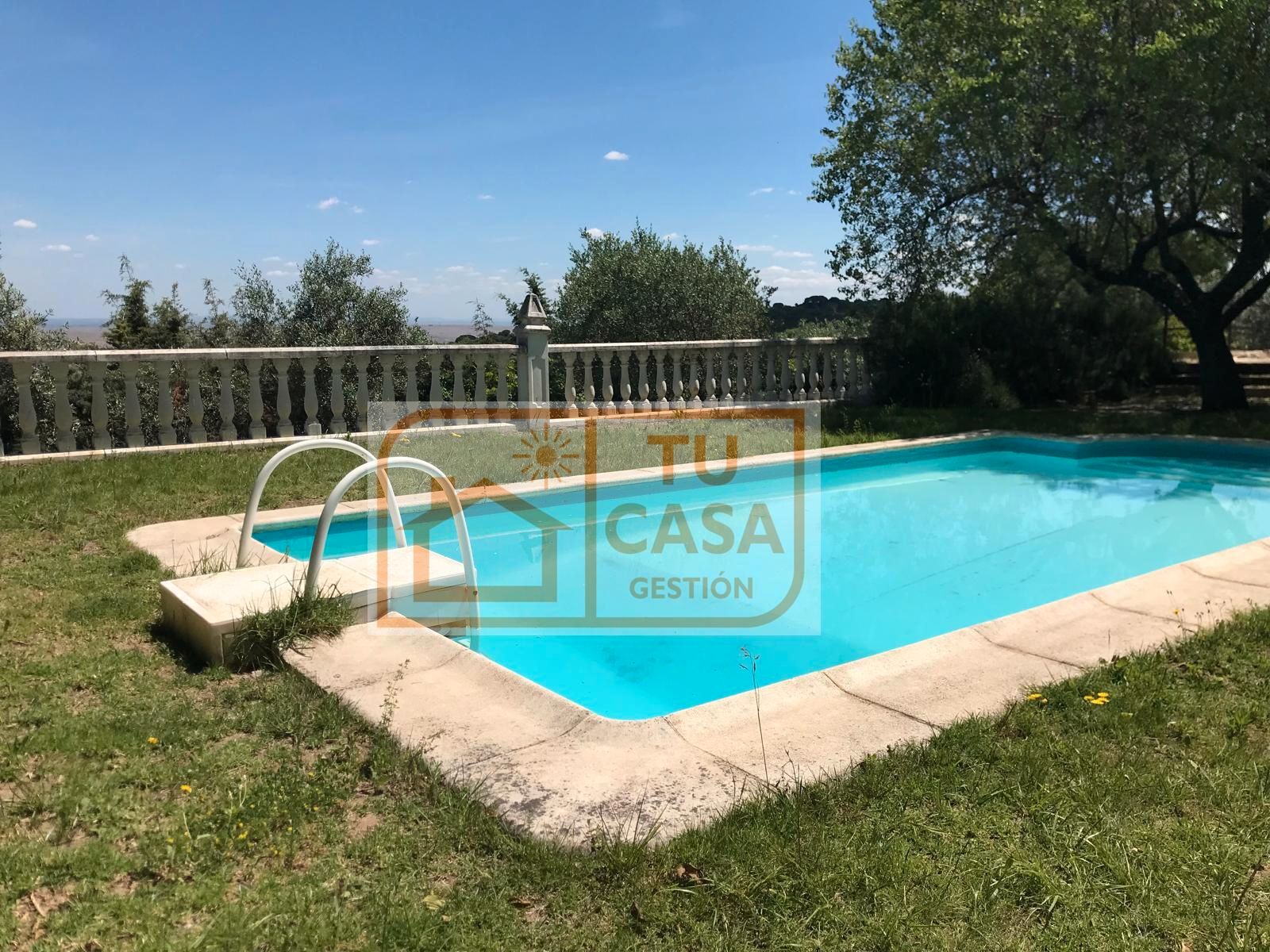 Piscina de Casa o xalet en venda en Cáceres Capital amb Aire condicionat, Calefacció i Jardí privat