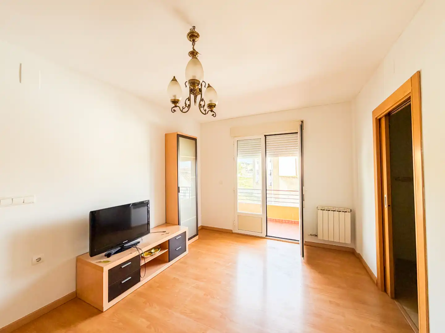 Sala d'estar de Pis en venda en Baza amb Calefacció, Terrassa i Moblat