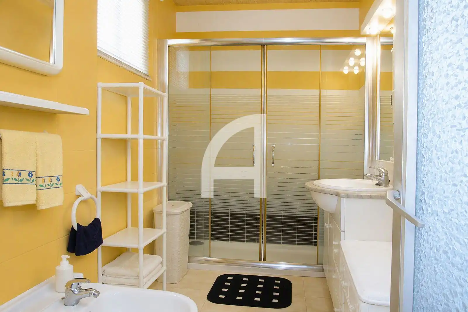 Badezimmer von Dachboden zum Verkauf in Benalmádena mit Klimaanlage, Heizung und Terrasse