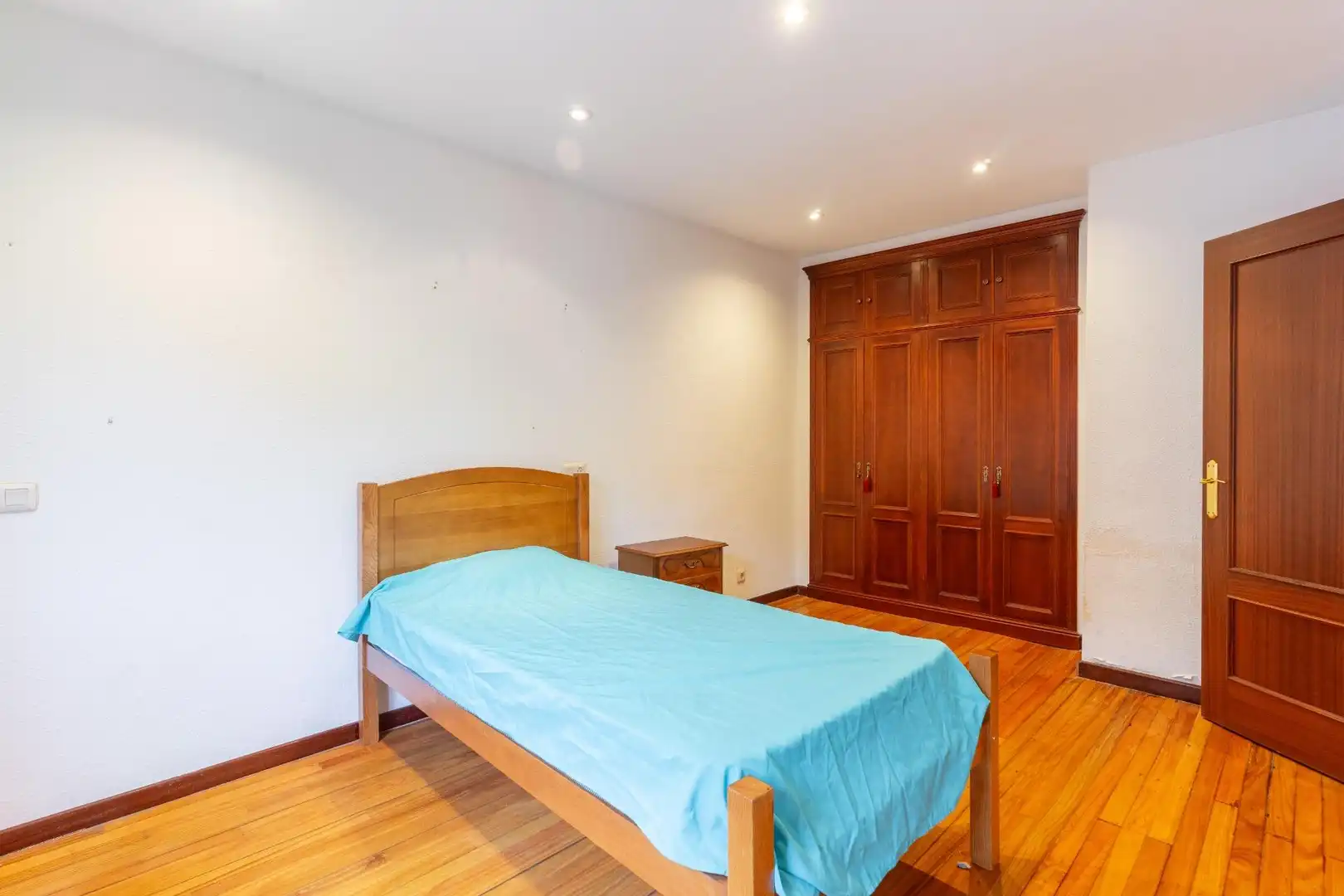 Schlafzimmer von Dachboden zum Verkauf in Oviedo  mit Heizung und Möbliert