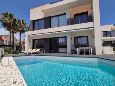 Chalet con piscina en venta en Playa de los Locos