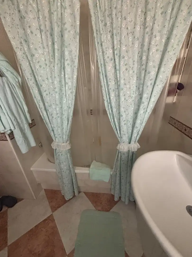 Baño de Casa o chalet en venta en Valladolid con Calefacción, Jardín privado y Parquet
