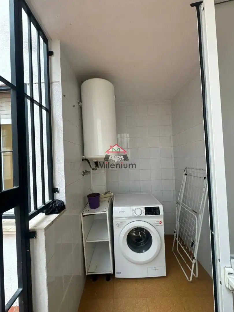 Küche von Wohnung zur Miete in Algeciras mit Waschmaschine, Mikrowelle und Balkon
