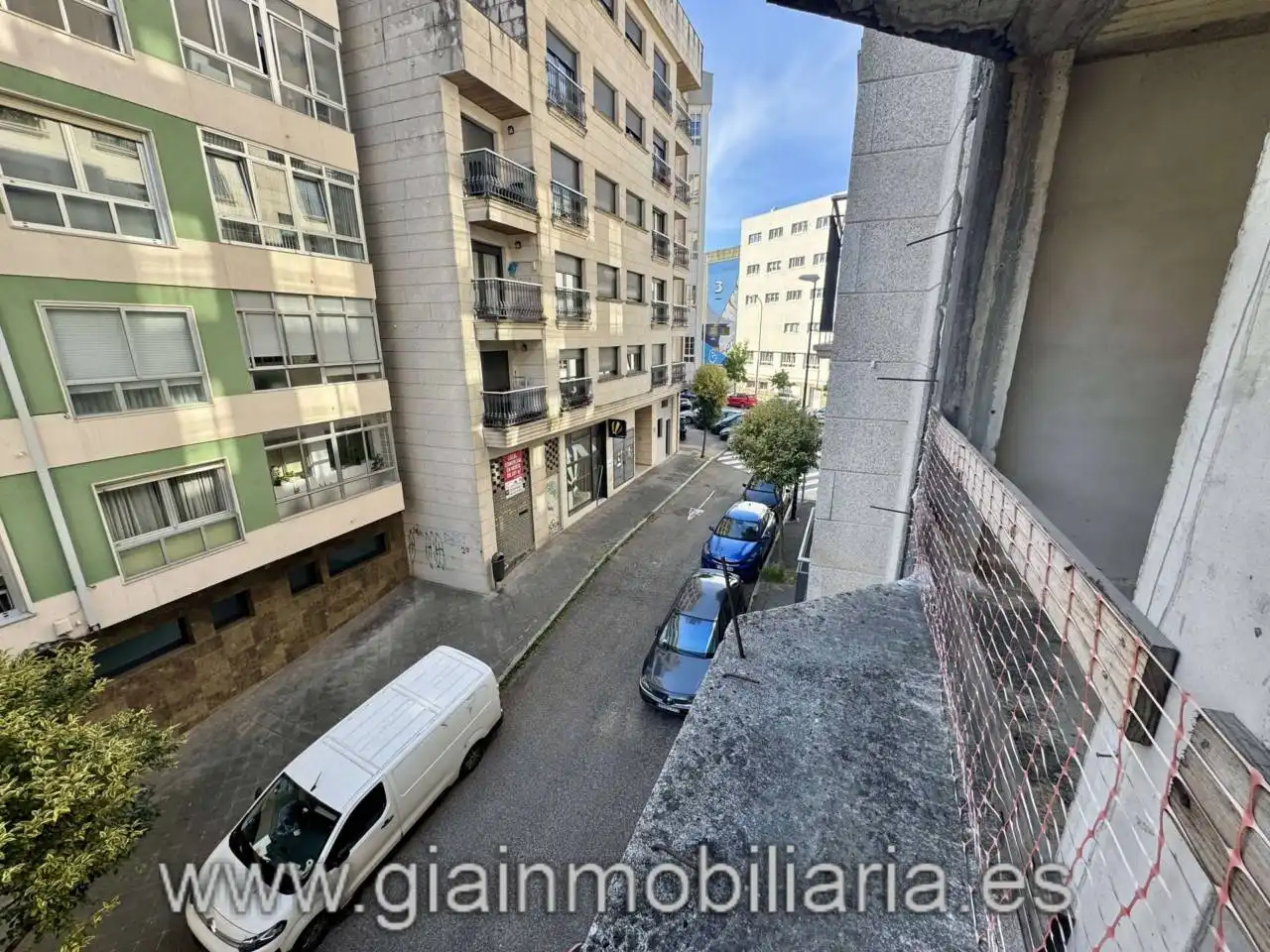 Vista exterior de Edifici en venda en Vigo 