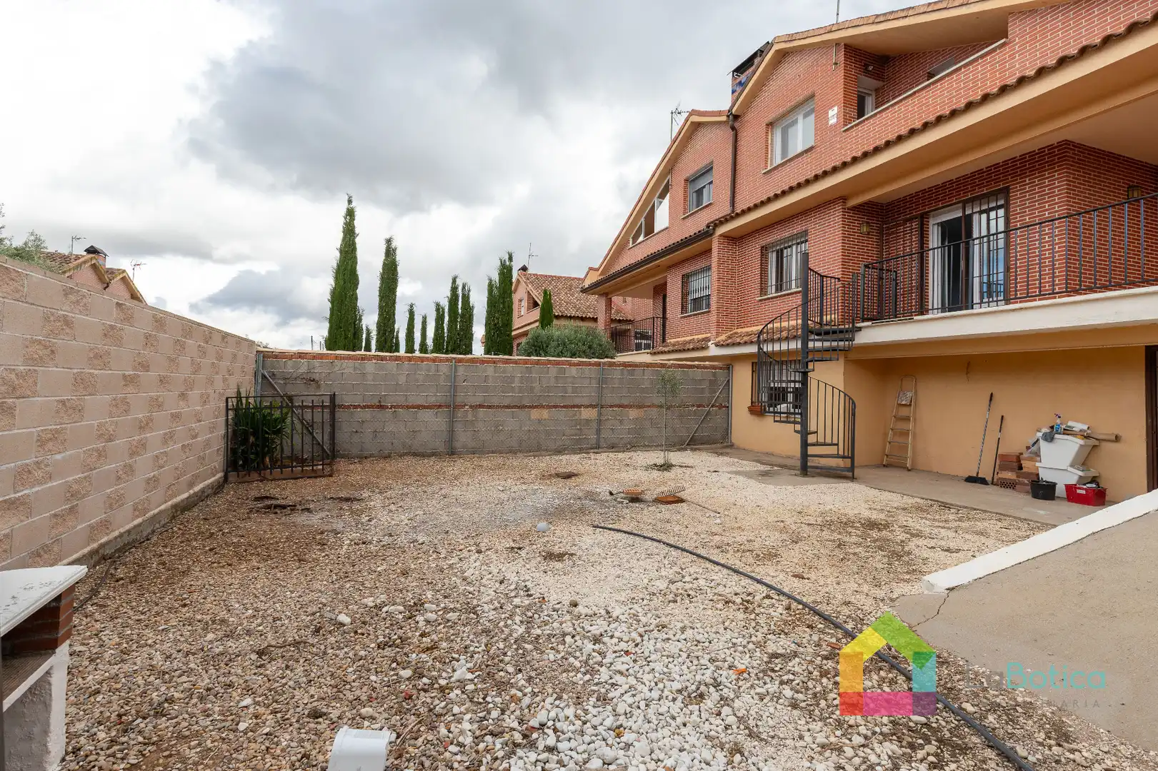Jardí de Casa adosada en venda en Burguillos de Toledo amb Calefacció, Jardí privat i Terrassa