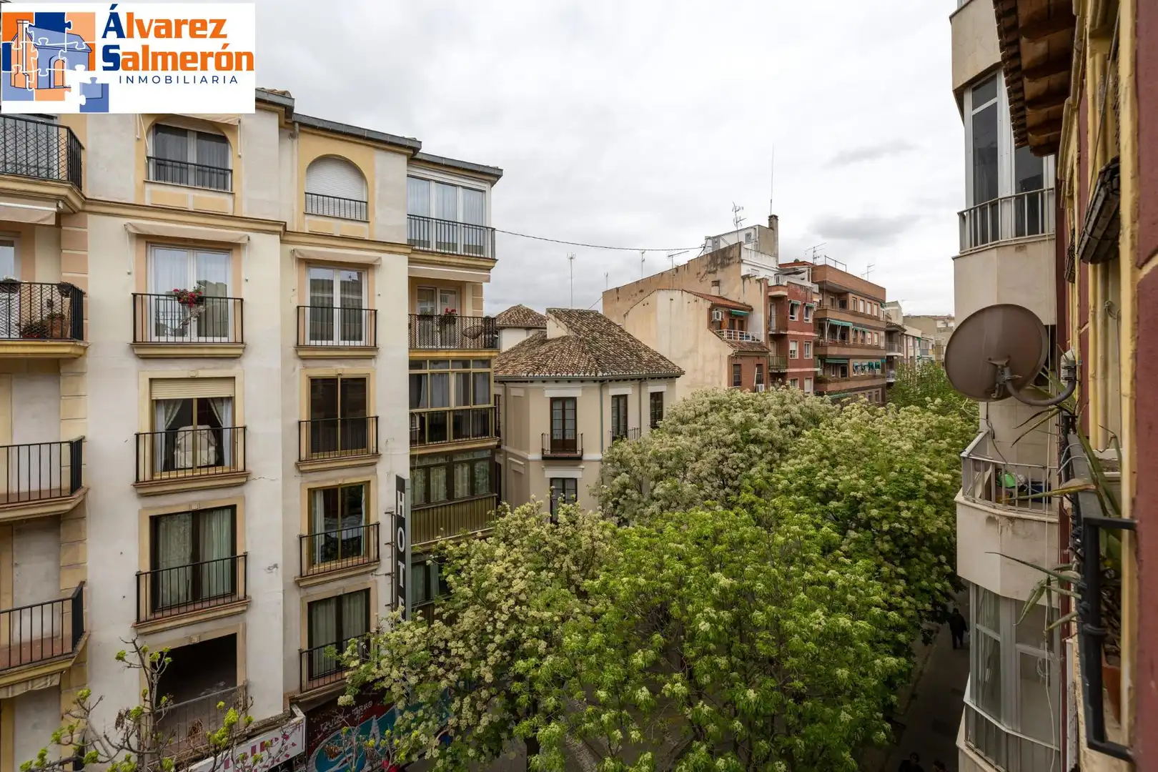 Vista exterior de Piso en venta en Granada