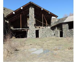 Vista exterior de Casa o xalet en venda en Les Valls d'Aguilar amb Jardí privat