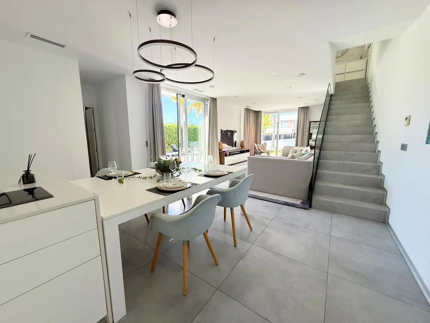 Comedor de Casa o chalet de alquiler en Finestrat con Aire acondicionado, Calefacción y Jardín privado