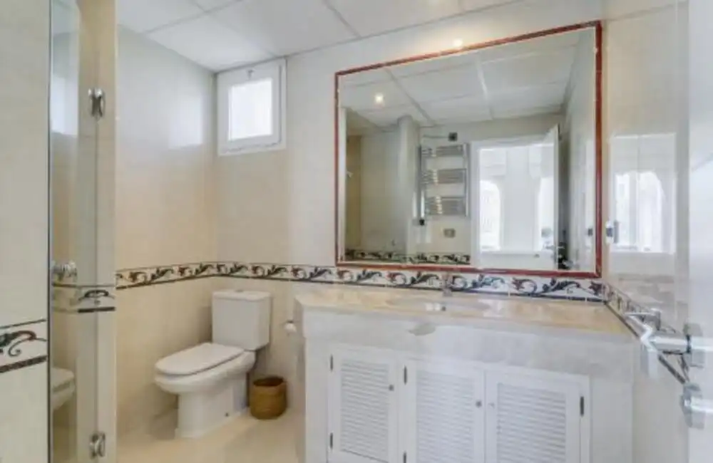 Baño de Casa o chalet de alquiler en Marbella con Aire acondicionado, Jardín privado y Terraza