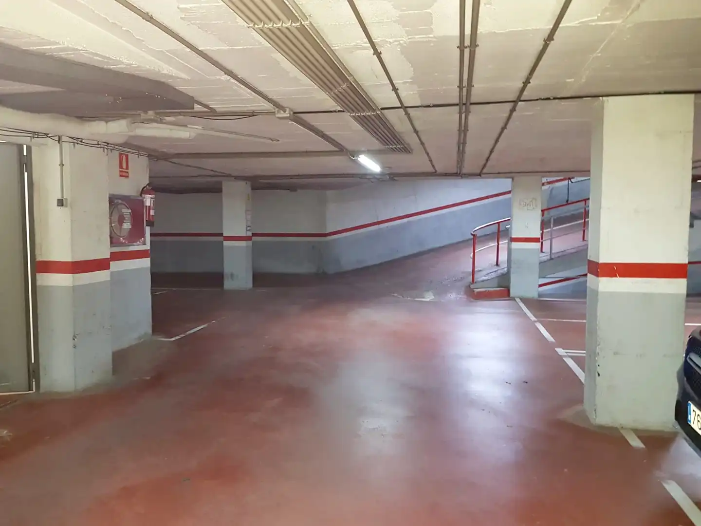Motorradstellplatz mit Aufzug zur Miete in Carrer de l'Equador 3, imagen 9