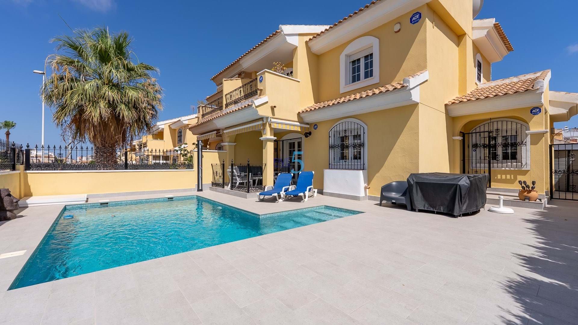 Piscina de Casa o xalet en venda en Orihuela amb Terrassa